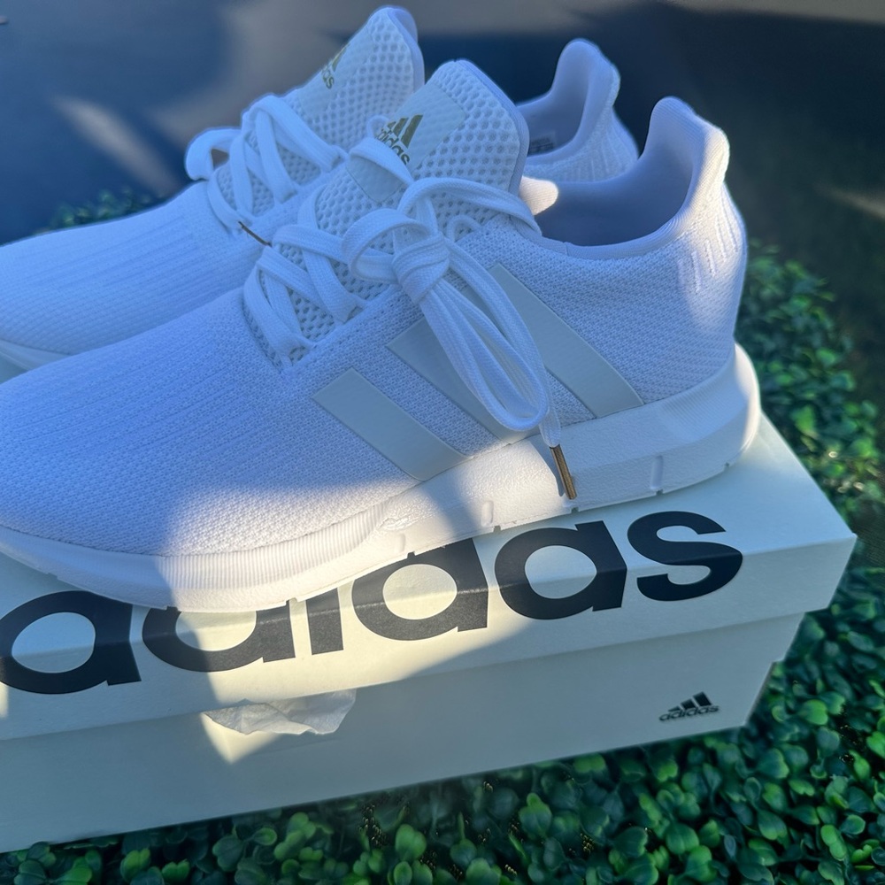 NEW ADIDAS SWIFT RUN 1.0 SHOES